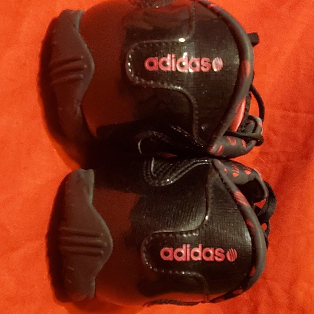 Adidas lightweight black and red sneakers - sz 10 - Picture 3 of 6